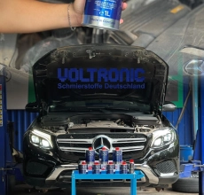 Súc rửa động cơ bằng Voltronic E20 – Engine Flush và Thay nhớt Voltronic 5W30 GT – Grand Touring Edition cho xe  MERCEDES-BENZ